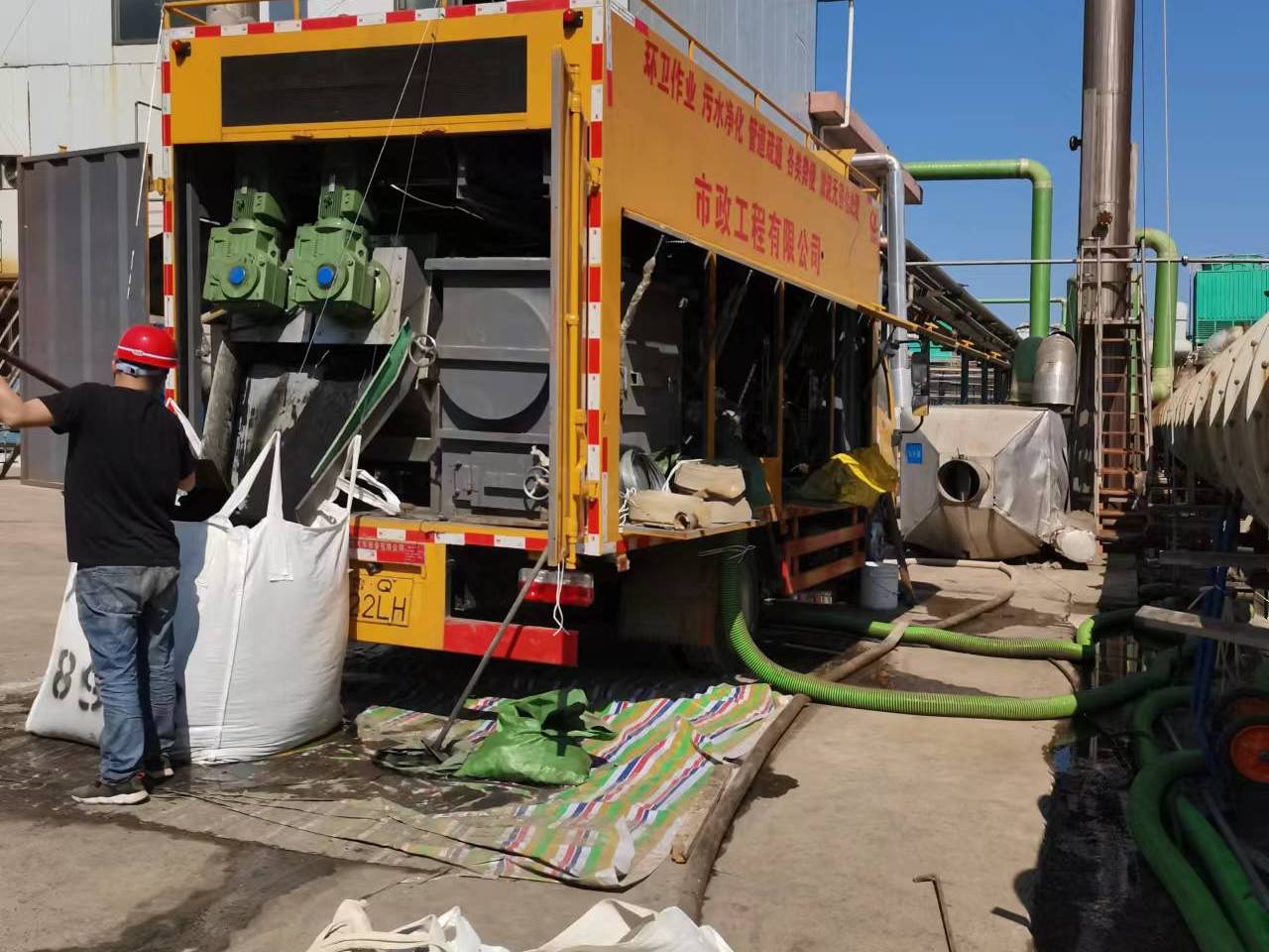 三道镇淤泥压干处理